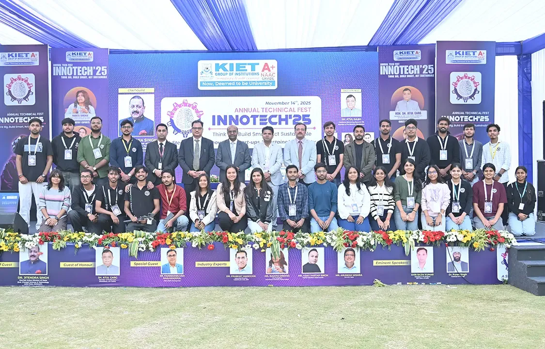 The InnoTech'25 volunteers and organisers on stage